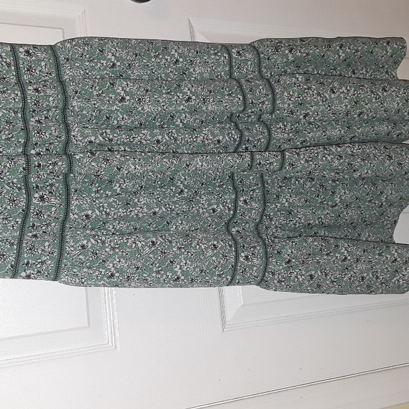 Max Studio Elbow Length Sleeve Print Tiered Maxi Dress ditsy floral Green White - Picture 10 of 17